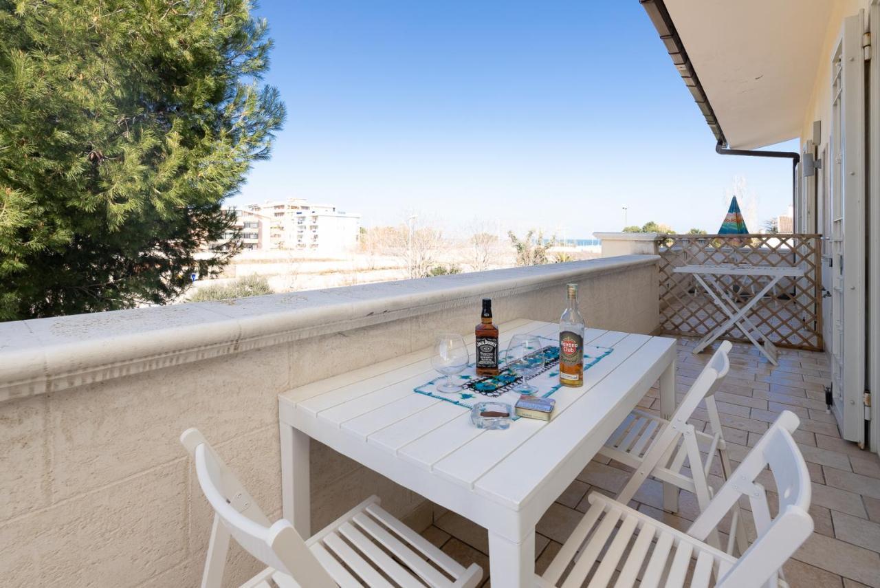 Casa Torre Di Specchio 2 Con Piscina Lägenhet Bari Exteriör bild